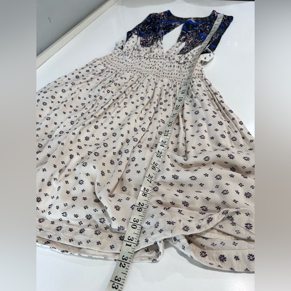 Elegant Blue and White Women's Dress - Picture 6 of 16